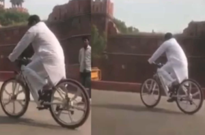लाल किले के बाहर सलमान खान ने चलाई साइकिल, देखें वीडियो