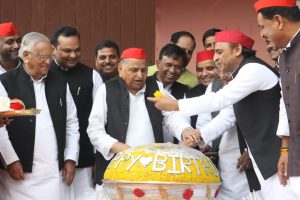 मुख्यमंत्री आदित्यनाथ ने सपा संस्थापक मुलायम सिंह यादव की जयंती पर उन्हें दी श्रद्धांजलि