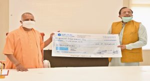 सुरेश खन्ना ने 15 लाख मुख्यमंत्री पीड़ित सहायता कोष में दिये