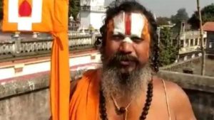 अर्णव पर हमले से संत समाज नाराज, महंत परमहंस ने शुरू किया आमरण अनशन