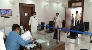 जिलाधिकारी ने  जनता दर्शन के दौरान  पीड़ितो की सुनी समस्याएं