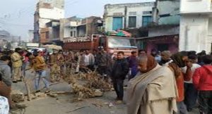 पत्नी और दो बच्चों पर धारदार हथियार से मुमताज पुत्र सोनू ने किया हमला