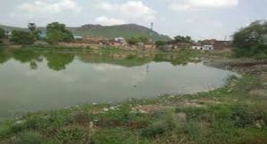 तालाब वाली जमीन पर विधायक की पत्नी समेत नौ लोगो पर मुकदमा दर्ज
