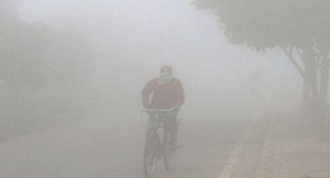 उत्तर प्रदेश में जहर वाली ठंड शुरू… लखनऊ 356, नोएडा में AQI 330 के पार, सूरज भी गायब