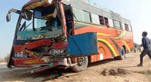 लखनऊ-कानपुर हाइवे पर कोहरे के कारण दो बसों की आपस में हुई टक्कर, 12 से ज्यादा यात्री घायल