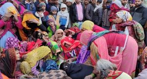 सांड़ से टकराई बाइक सींग होई पेट के आर-पार युवक की मौके पर ही मौत