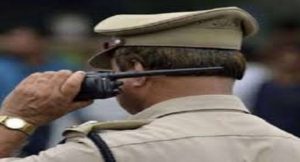 दबिश देने गई पुलिस टीम पर हमला, भागकर बचाई जान, दारोगा समेत चार घायल