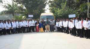 आर्यकुल कॉलेज के छात्र व छात्राओं ने चलाया स्वस्थ अभियान, गांवों में जाकर लोगों को किया जागरूक