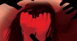 पराई औरत के चक्कर में पति ने की पत्नी की गला दबाकर हत्या, थाने में किया सरेंडर