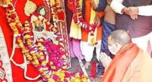गोरखपुर में सीएम योगी गोपाल मंदिर में करेंगे दर्शन- पूजन, जानिए किससे मांगेंगे समर्थन