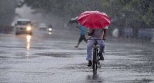 एक दिन की बारिश से टूटा 6 साल का रिकॉर्ड:लखनऊ में शुरू हुई बारिश, बिजली गिरने से 24 घंटे में 4 की मौत