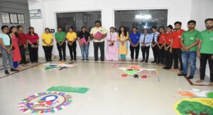 आर्यकुल  कालेज में हिन्दी सप्ताह के दूसरे दिन निबंध और रंगोली प्रतियोगिता का आयोजन