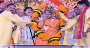 मुख्यमंत्री ने जनपद गोरखपुर में विजयादशमी की भव्य शोभा यात्रा के उपरान्त रामलीला मैदान में जनसमुदाय को सम्बोधित किया