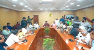 यूपी में बिजली कर्मचारियों की हड़ताल खत्म, ऊर्जा मंत्री ए.के. शर्मा के साथ बैठक के बाद निर्णय