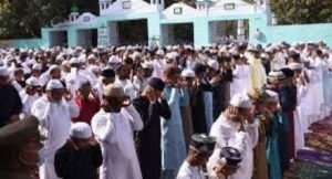 सड़क पर ईद की नमाज पर बाबूपुरवा ईदगाह कमेटी के सदस्यों और 40 से 50 नमाजियों के खिलाफ एफआईआर दर्ज