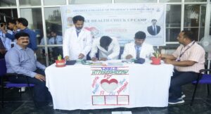 विश्व उच्च रक्तचाप दिवस के अवसर पर आर्यकुल कालेज में स्वास्थ्य शिविर का आयोजन किया गया।
