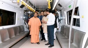 मुख्यमंत्री योगी आदित्यनाथ ने आगरा मेट्रो रेल के हाईस्पीड ट्रायल का शुभारम्भ किया