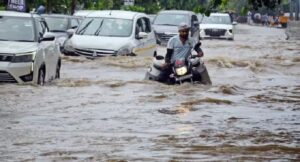 पंजाब के विभिन्न जिलों में भारी बारिश का अलर्ट, जानें दिल्ली का मौसम