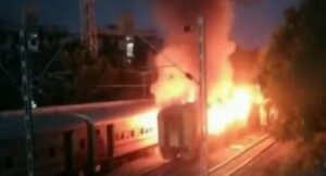 तमिलनाडु के मदुरै में भीषण ट्रेन हादसा, रेलवे स्टेशन के पास ट्रेन के कोच में आग लगने से 9 यात्रियों की मौत