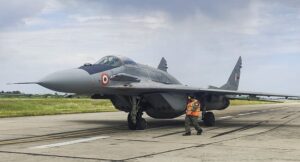तेजस विमानों की डिलीवरी में देरी पर IAF चीफ ने जताई चिंता, बोले- चीन ताकत बढ़ा रहा