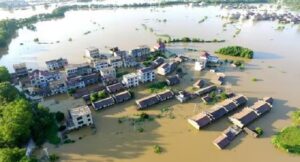 चीन में भारी ​बारिश और बाढ़ से जनजीवन अस्त-व्यस्त, तीन अधिकारी समेत 14 लोगों की मौत