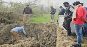 मैनपुरी: मौत के 5 महीने बाद क्‍यों कब्र खोदकर निकाला गया 10 साल के बच्‍चे का शव? जानिए पूरा किस्‍सा