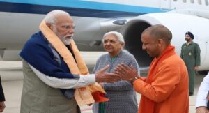 नरेंद्र मोदी के अयोध्या आगमन पर मुख्यमंत्री  महर्षि वाल्मीकि अंतरराष्ट्रीय हवाई अड्डे पर उनका किया स्वागत
