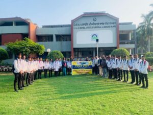 सीएसआईआर—सीमैप में आर्यकुल के डीफार्मा के छात्र—छात्राओं ने दौरा किया