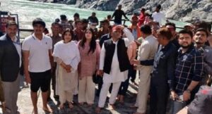 मकर संक्रांति के मौके पर अखिलेश यादव ने किया गंगा स्नान, शेयर की तस्वीरें