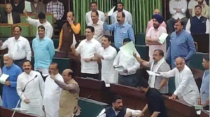 जम्मू-कश्मीर विधानसभा में वक्फ कानून पर हंगामा, लहराया कोट, फाड़े कागज