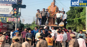 निराला की पुण्यतिथि पर उनकी प्रतिमा पर माल्यार्पण कर किया नमन