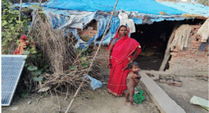 बाराबंकी : राशन कार्ड के लिए भटक रही पात्र महिला, सप्लाई इंस्पेक्टर पर लगे गंभीर आरोप
