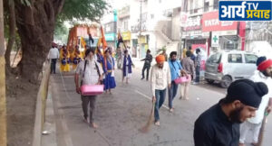 गुरु पर्व पर आशियाना गुरुद्वारे से निकाली गई शोभा यात्रा