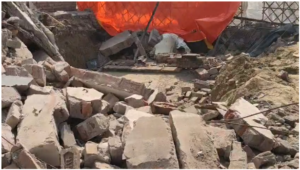 एलडीए की लापरवाही का नतीजा — रजनीखंड में अवैध खुदाई से ढहा मकान, पड़ोसी घरों में आई दरारें!